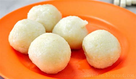 Entree Kibbles: Melaka Chicken Rice Balls - The Really Famous One ...