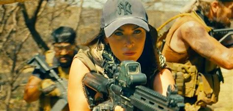 Megan Fox präsentiert Expendables 4-Outfit: Den größten Fehler hat die Action-Reihe damit schon ...