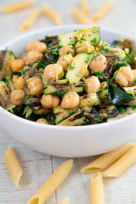 PASTA SALAD RECIPE w/ grilled zucchini and chickpeas - healthy & tasty!