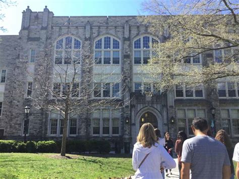 Loyola-Maryland-campus-visit (5) - Magellan College Counseling