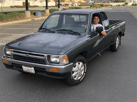 My new to me 1993 Toyota Pickup : r/ToyotaPickup