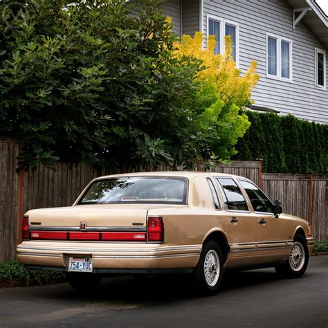 Lincoln Town Car FN36: A Land Yacht For The 1990s - Old Motors