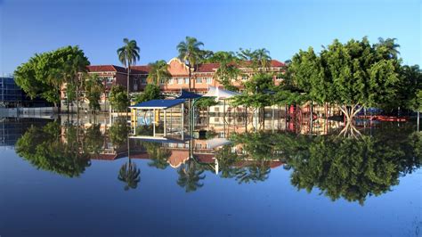 Milton State School reflected on floodwaters | The mirror-la… | Flickr