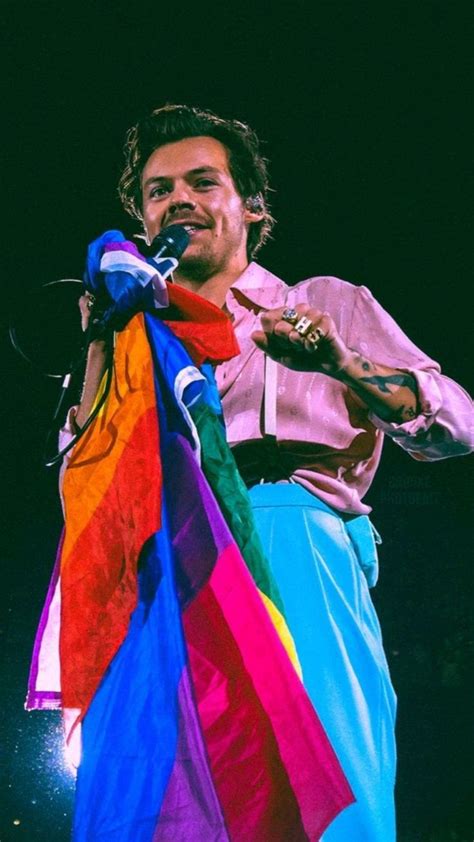 HAPPY PRIDE MONTH 🏳️‍🌈 | Billie, Billie eilish, Billie eilish rainbow flag