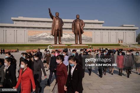 Kim Il Sung Statue Photos and Premium High Res Pictures - Getty Images