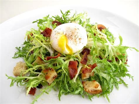 Gastronomer's Guide: Salad Lyonnaise