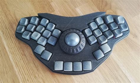 Trackball Split Keyboard Will Roll Into Your Heart