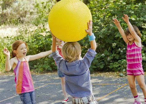 Classic Outdoor Games That the Grandkids Will Love