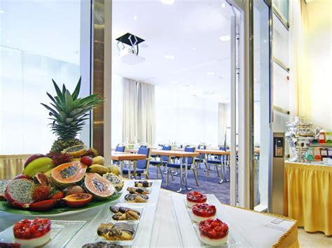 Crowne Plaza Berlin City Centre - Booking.si