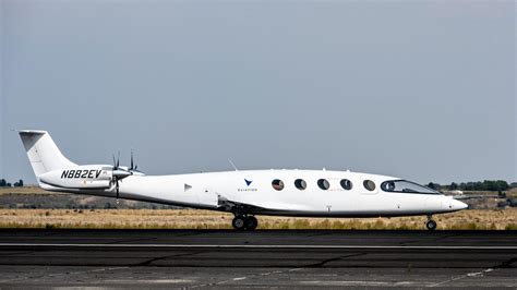 Electric Alice plane tears down the runway in high-speed taxi test