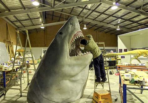 Making a megalodon: the evolving science behind estimating the size of ...