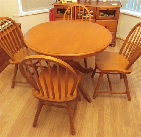 Solid antique pine dining table and chairs in CW1 Crewe für 60,00 £ zum ...