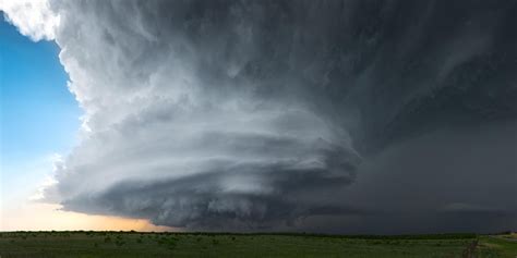 Stunning Supercell Thunderstorm Hovers Over Texas | Supercell thunderstorm, Supercell, Mammatus ...