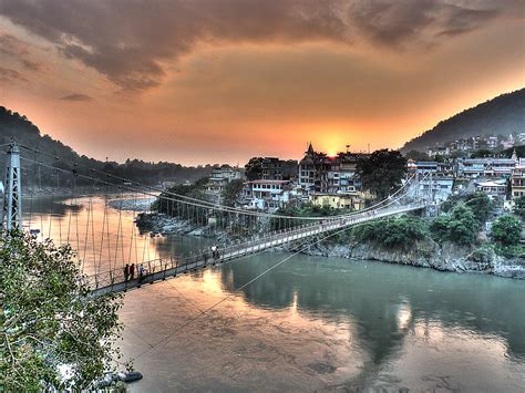 File:Rishikesh - Lakshman Jhula.jpg - Wikimedia Commons