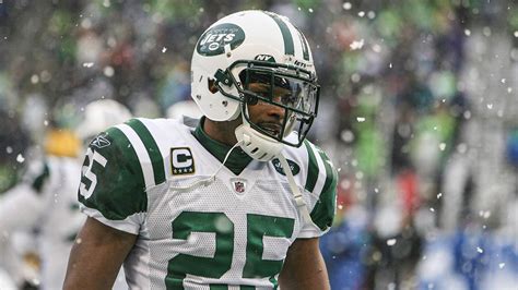 Kerry Rhodes criticizes Brett Favre's locker room impact with Jets