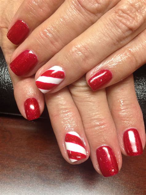 Candy cane nails! Christmas Dipped Nails Ideas, Holiday Nails, Christmas Nails, Xmas Nails, Nail ...