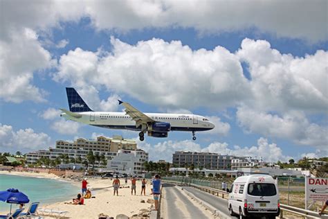plane landing over simpson bay | planes landing in St. Maart… | Flickr