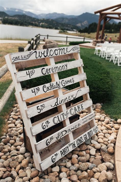 What signs do I need for my wedding?