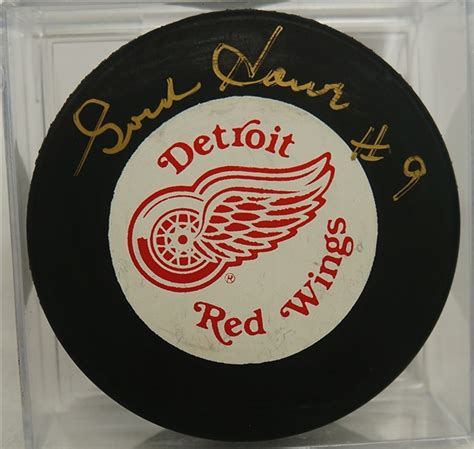 Lot Detail - Gordie Howe Autographed Detroit Red Wings Puck