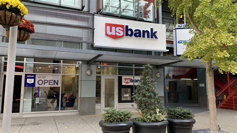 U.S. Bank opens new branch on Fourth Street Live in Louisville ...