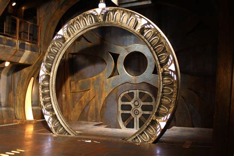 STARGATE UNIVERSE Behind the Scenes Tour with Producer Brad Wright ...