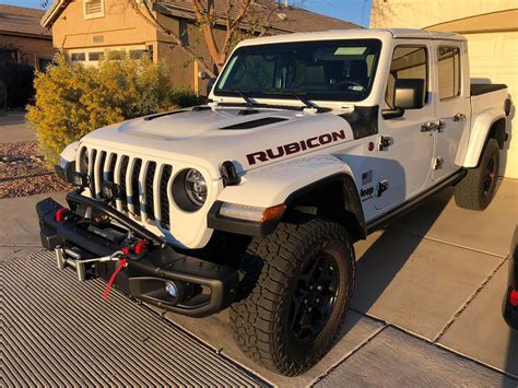 Arizona - White Jeep Gladiator Rubicon Launch Edition (Some Upgrades ...