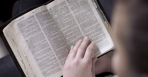 5 Tips Everyone Should Follow When Reading the Bible - Trending ...