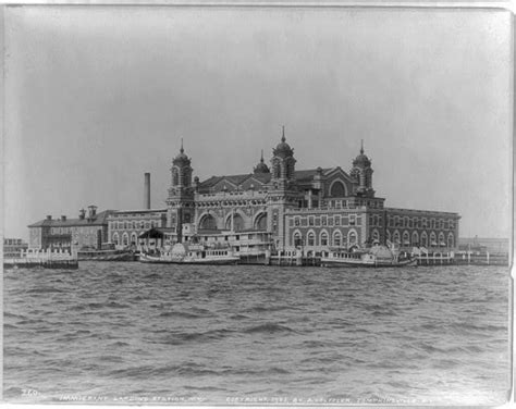 Ellis Island - IMMIGRANTS IN 1900's NEW YORK CITY