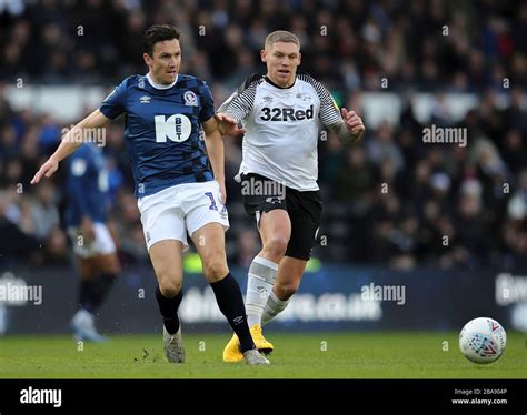 Derby County's Martyn Waghorn (right) and Blackburn Rovers' Stewart ...