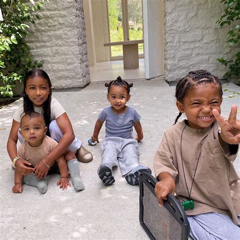 Kim Kardashian Shares Sweet Photo of Her 4 Children All Posed Together ...