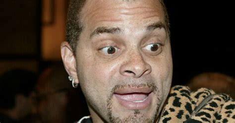 The bizarre story of the beloved '90s Sinbad "genie movie" that never ...