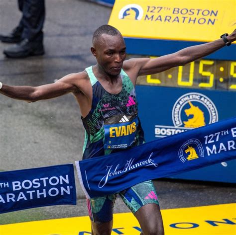 Evans Chebet defends his Boston Marathon title (and beats Eliud Kipchoge).