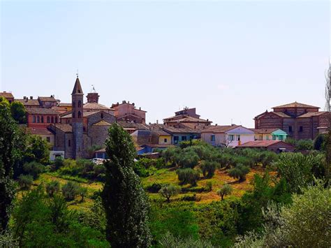 Visita Castelnuovo Berardenga, borgo in Toscana - Italia.it