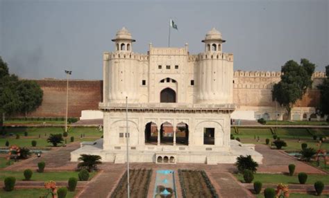 Walled City displays glorious history of Lahore