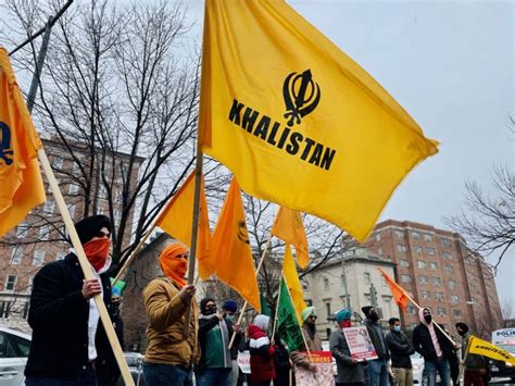 USA: Khalistani supporters wave flags, protest outside the Indian ...