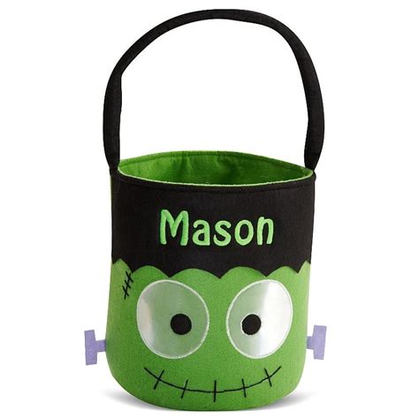 Halloween basket | Halloween baskets, Halloween treat baskets ...