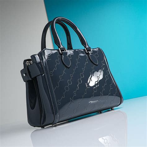 This handbag by JOOP! Jeans not only shines with its trendy patent ...