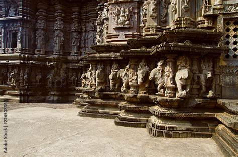 Carved exterior view of Kopeshwar Temple, Khidrapur, Maharashtra Stock ...