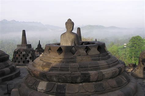 tomyphat16: history of borobudur temple