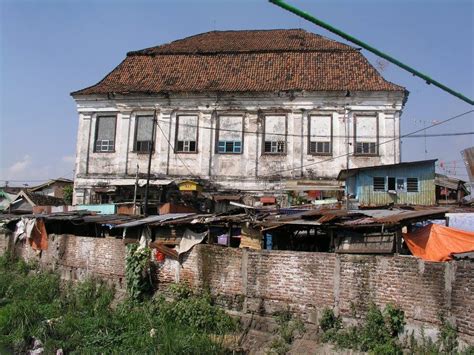 7 Rumah Angker di Indonesia dengan Cerita Menyeramkan. Berani ...