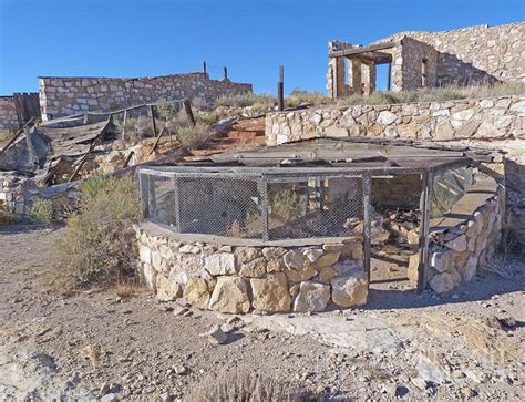 abandoned two guns arizona | Ghost Towns and Abandoned Buildings | Pi…