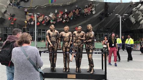 'Four lads in jeans' are immortalised with a statue in the spot where the meme was born