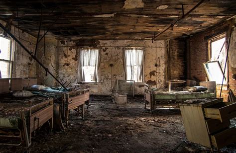 Eerie pictures of Abandoned hospitals in the US - Mirror Online