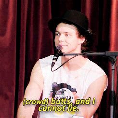 Ashton-irwin-gif GIFs - Find & Share on GIPHY