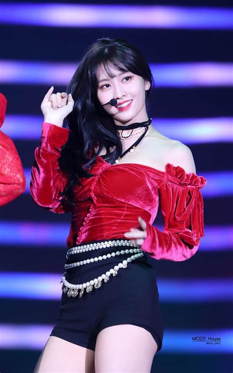 10 Times TWICE Momo's Stage Outfits Made Us Scream "Step On Me!" - Koreaboo