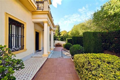 Villa with pool, terrace and jacuzzi for rent in Barcelona | Barcelona-Home