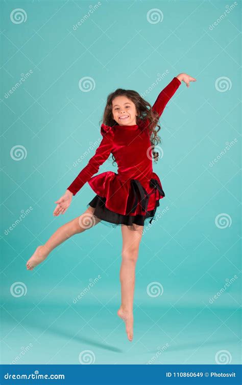 Amazing brunette in red outfit performing a dance – Telegraph