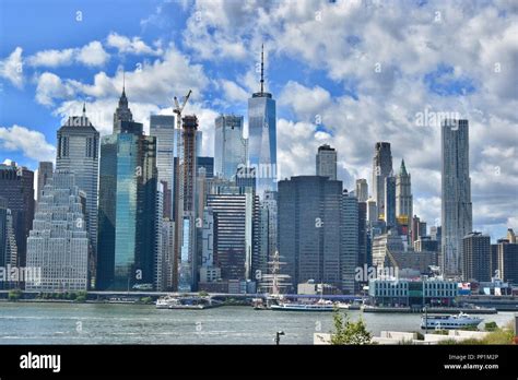 The New York City skyline as seen from the Brooklyn Heights Promenade ...