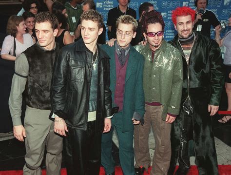 9 Strange '90s Men's Fashion Trends That Defined The Decade — PHOTOS