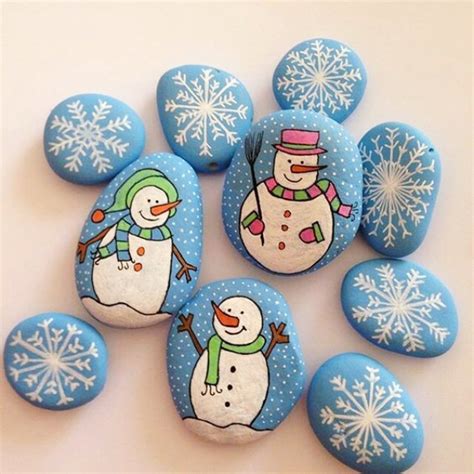 35 DIY Christmas Painted Rock Ideas - Bored Art